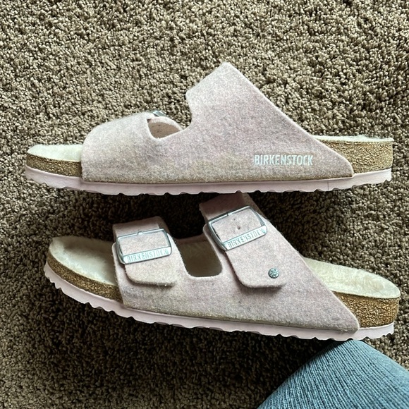 Women's Birkenstock Arizona Rivet PINK Wool Shearling Sandals Sz EUR 39/US 8 - Picture 2 of 11